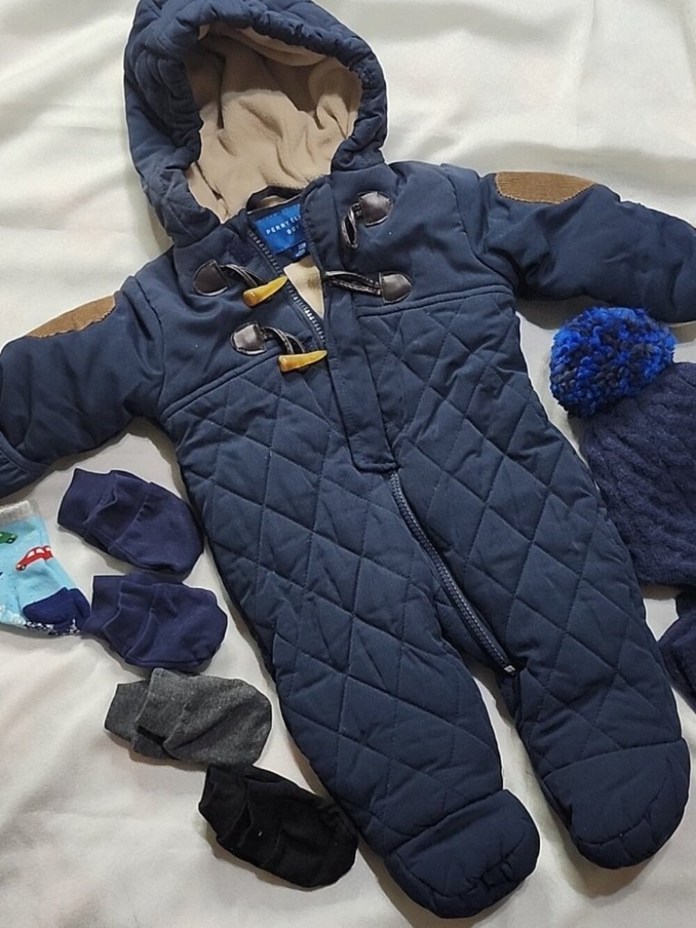 Hooded Perry Ellis Pram, Hat And Mitts (Bought as NWOT), 3 - 6 months